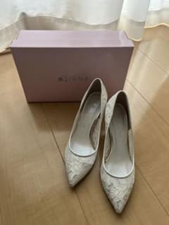【美品】ダイアナ　シンデレラ　レース　花柄　ウェディング　パンプス　ホワイトのサムネイル