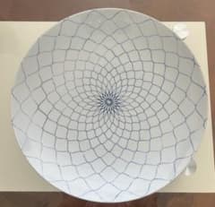 網目模様の白い皿 約40cm 大皿のサムネイル