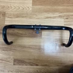 fizik フィジーク　シラノR1 CYRANO カーボンハンドル　420mm fizik フィジーク カーボンハンドル シラノR1 CYRANO 420mm - メルカリ