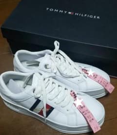 ☆TOMMY HILFIGER 厚底スニーカー24.5cm☆のサムネイル