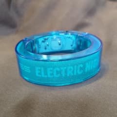 access ELECTRIC NIGHT 2025 バングルライト ブルー - メルカリ