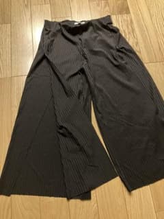 ZARA ブラック ガウチョパンツ　ワイドパンツのサムネイル