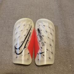 NIKE MERCURIAL LITE シンガード すねあてのサムネイル