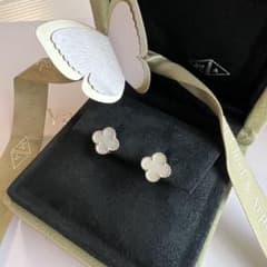 ヴァンクリーフ&アーペル スウィートアルハンブラ ピアス ホワイトゴールドのサムネイル
