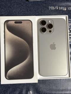 Apple iPhone 15 Pro Max 256GBシルバー 本体のサムネイル