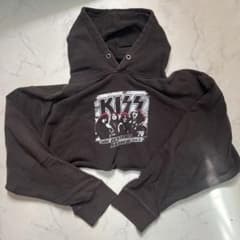 KISS バンドロゴ プリント クロップド丈 パーカーのサムネイル