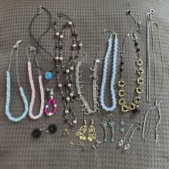 チョーカー　ネックレス　キーホルダー　ピアス　アクセサリー　おまとめ　セットのサムネイル