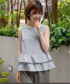 【美品】ノースリーブ　ブラウス　UNIVERVAL MUSEのサムネイル