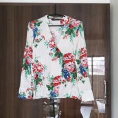 値下げ!!★ZARA 　可愛い　人気　花柄　ブラウス　チュニック★のサムネイル