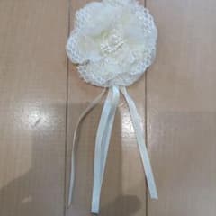 白いコサージュのサムネイル