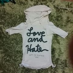 淡いイエローTシャツのサムネイル