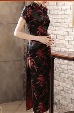 黒と赤の花柄チャイナドレス　コスプレのサムネイル