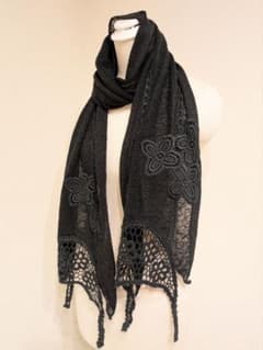 ブラック花柄刺繍ストールのサムネイル