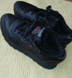 Reebok CLASSIC スニーカー ブラック　22cm