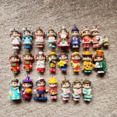 ペコちゃん人形　キーホルダー　23体のサムネイル