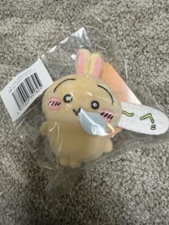 ちいかわ うさぎだらけくじ E賞ぬいぐるみバッジ ぐ〜のサムネイル