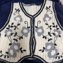 SHEIN 花柄ニットベストのサムネイル