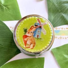 ピルケースᕷ*.°牧場のうさぎ お薬ケース アクセサリーケース - メルカリ