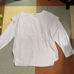 Precious洋服の青山フリルブラウス 11号 オフホワイト 通勤 オフィスのサムネイル