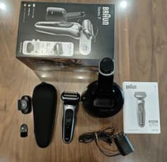 Braun Series 7 メンズ電気シェーバー 自動洗浄機付きのサムネイル