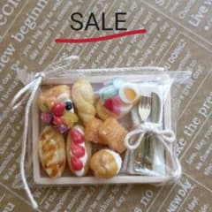 SALE品　タルト　パン　シュークリーム　パイ　ミニチュアスイーツのサムネイル