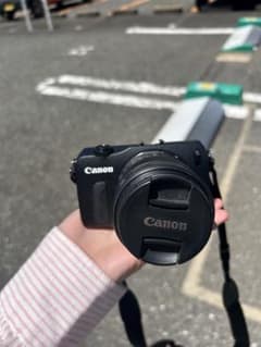 Canon EOS M ミラーレスカメラ 18-55mmのサムネイル