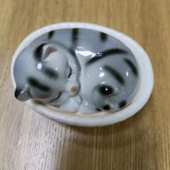 陶器製 猫の置物 小物入れ バスケット型 - メルカリ