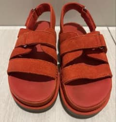 UGG スエード ストラップ サンダル オレンジ2026年新作 - メルカリ