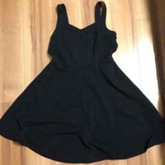 黒のワンピースのサムネイル