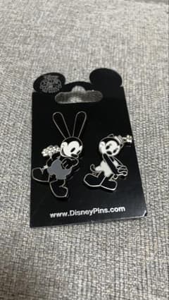 ディズニー オズワルド オルテンシア ピンバッジ - メルカリ
