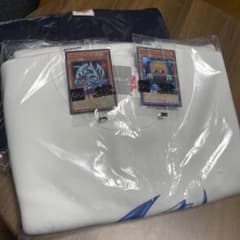 遊戯王 GU 25thアニバーサリースウェット２着　遊戯王カード2枚付きのサムネイル