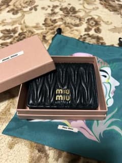 miu miu 2つ折り財布 黒 レザーのサムネイル
