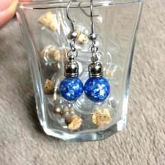 丸い試験管 ピアス 青のサムネイル