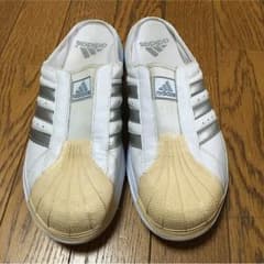 adidas  スニーカーのサムネイル