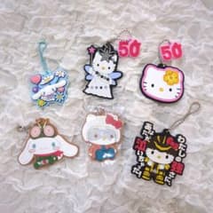 헬로 키티 50주 러버 키 홀더 계피 롤 HELLO KITTY