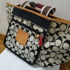 週末限定お値下！COACH コーチ ハンプトンズウィークエンド トートバッグのサムネイル