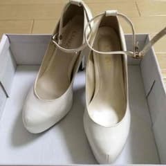 新品♡ホワイトパンプスSサイズ♡のサムネイル