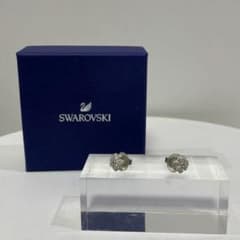 Swarovski フラワー型クリスタルイヤリング