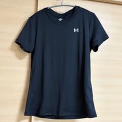 アンダーアーマー　Tシャツ　黒　M レディースのサムネイル