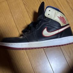 NIKE AIR JORDAN 1 MID ブラック ゴールド レッドのサムネイル