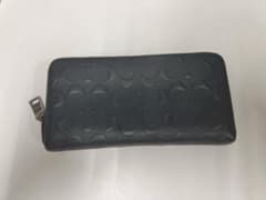Coach ブラックレザー 長財布 エンボス加工のサムネイル
