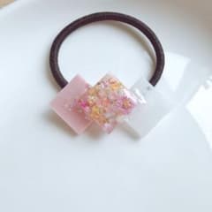 レジン ヘアゴム 3連スクエア ドライフラワー - メルカリ
