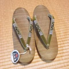 夏 抹茶色の草履(試着のみです)のサムネイル