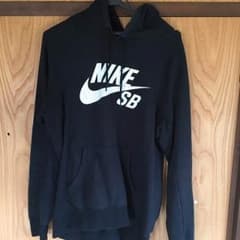 ナイキSB パーカー ブラックのサムネイル