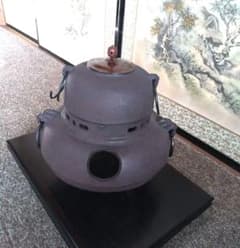 黒色鉄製茶釜 取っ手付きのサムネイル