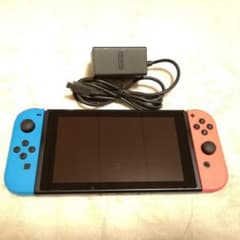Nintendo Switch 本体 と Joy-Con左右 と ACアダプターのサムネイル