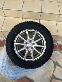 195/65R15 スタッドレスタイヤ ホイールセット　50プリウス　ダンロップのサムネイル