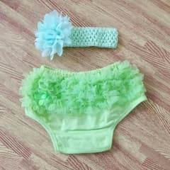 専用　ベビーフリルパンツ　ヘアーバンドセットのサムネイル