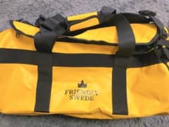 The Friendly Swede ボストンバッグ イエロー 60Lのサムネイル