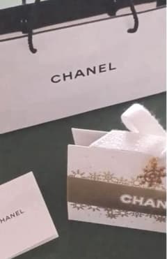 【新品】CHANEL LE LIFT LA CRÈME MAIN 50mlのサムネイル